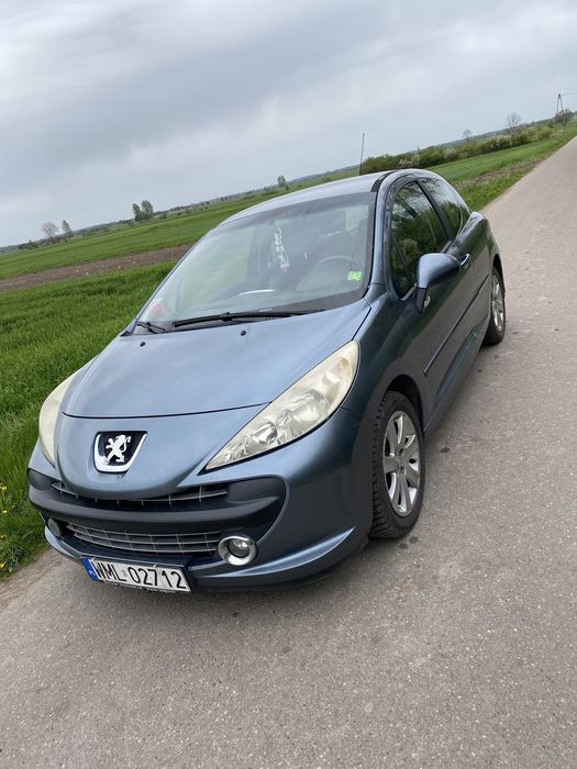 Sprzedam samochód osobowy peugeot 207