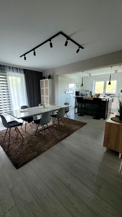 Duży dom w Smugach pod lasem