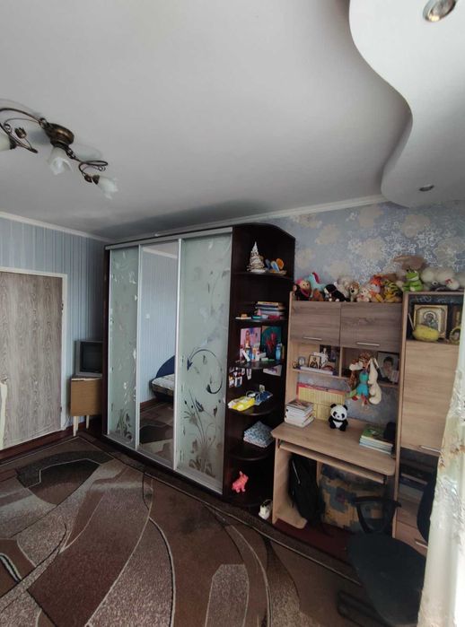 Продаж 3-кімнатної квартири в м. Обухів, центр (зупинка Школа)