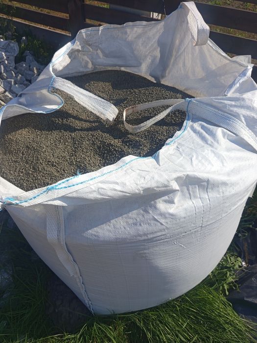 Grys bazaltowy 2-5 ( czarna zasypka, grafit , granit,kruszywo ozdobne)