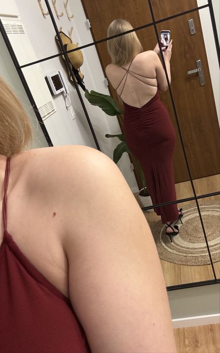 Elegancka obłędna dopasowana sukienka S/36