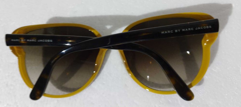 Óculos de sol Marc By Marc Jacobs.
