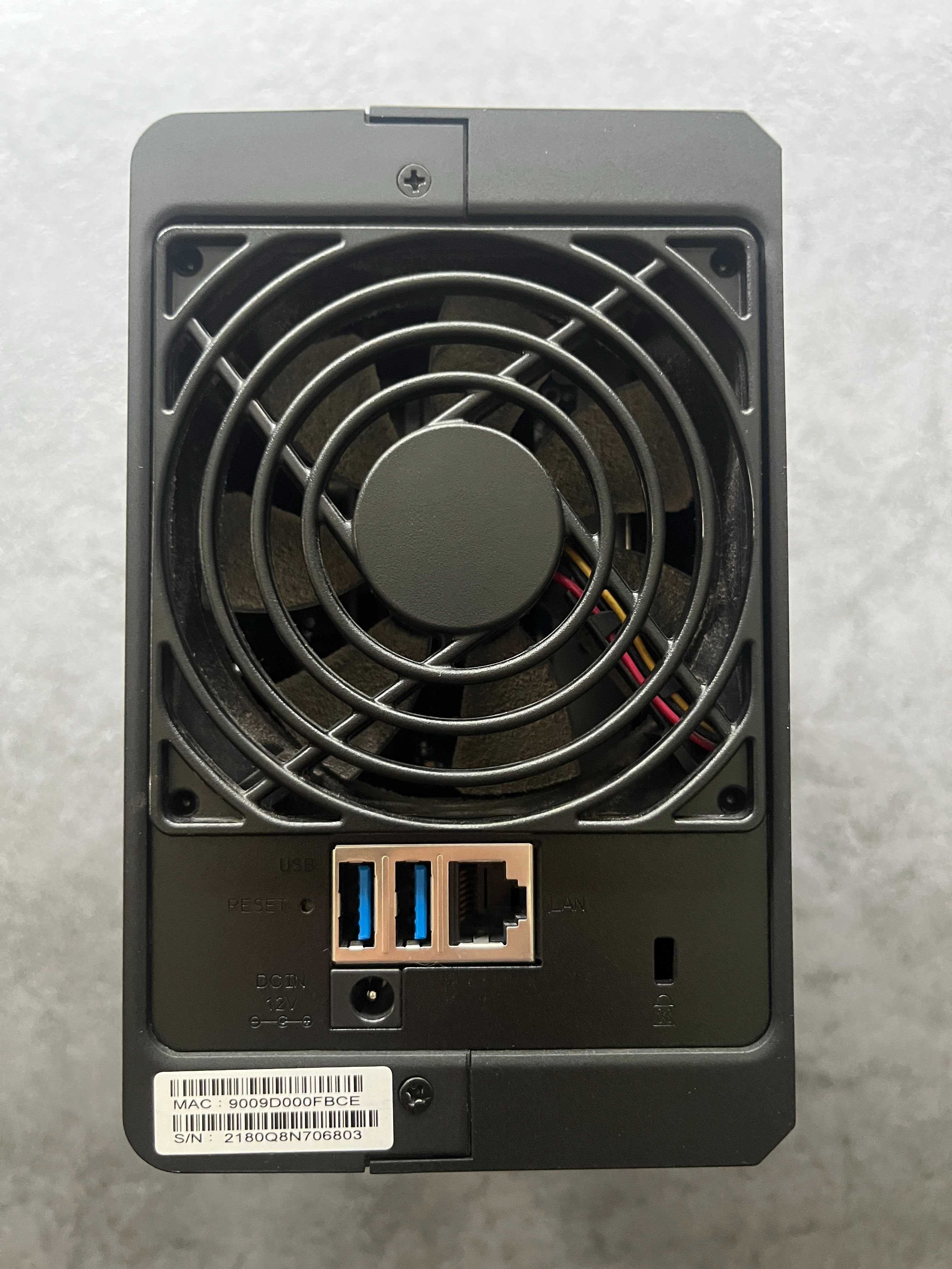 Server NAS Synology DS218play z 2 dyskami Seagate IronWolf 4 TB każdy