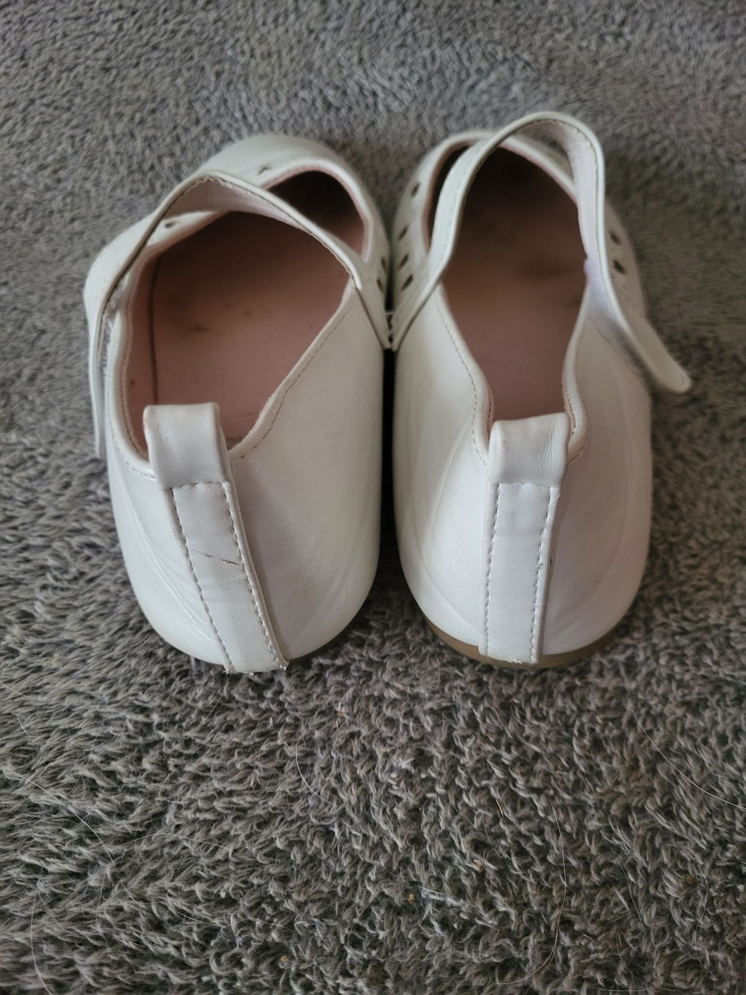 Białe buciki r. 36