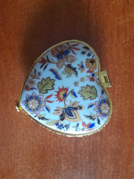 Szkatułka porcelanowa