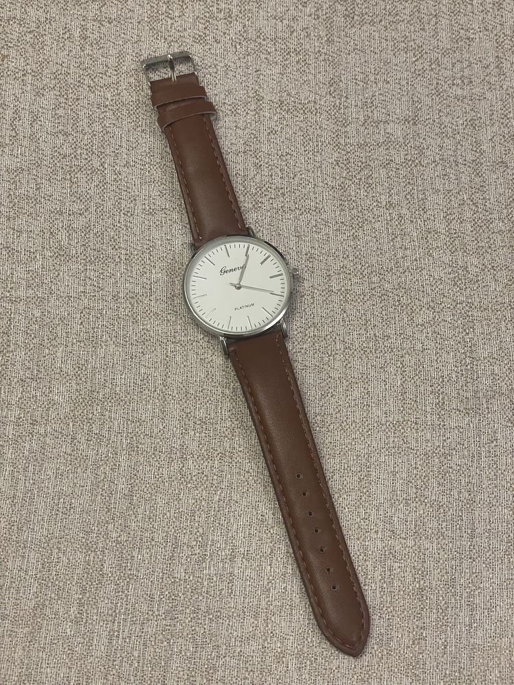 NOWY, Elegancki Zegarek w kolorze SREBRNYM i brązowym paskiem