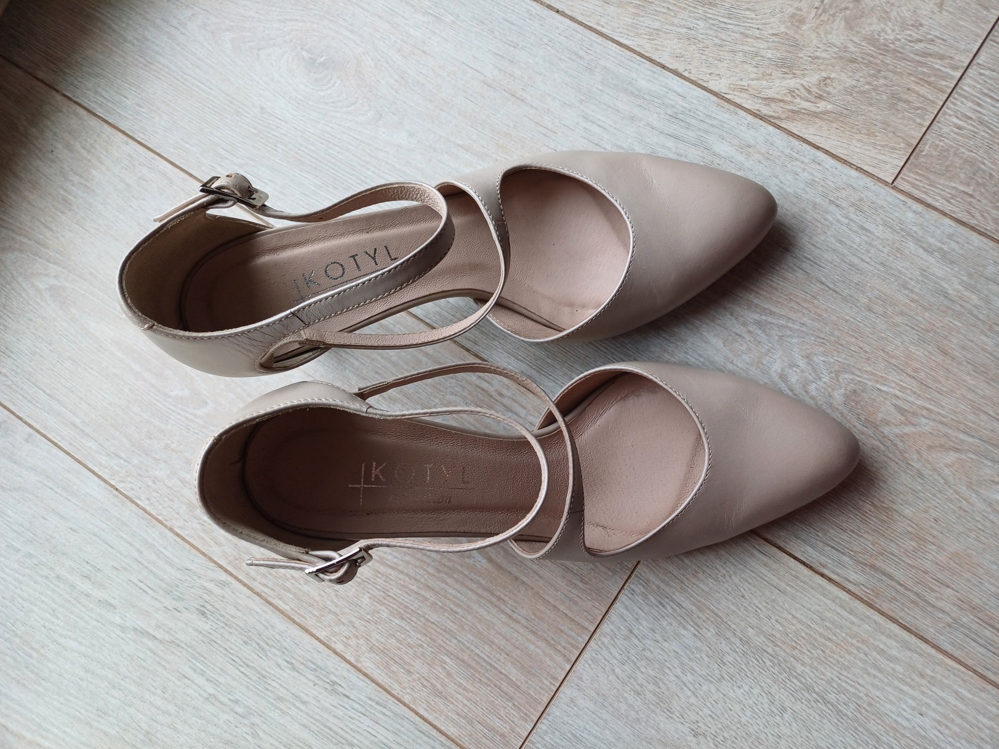 Nowe ślubne buty Kotyl1283, rozmiar 38