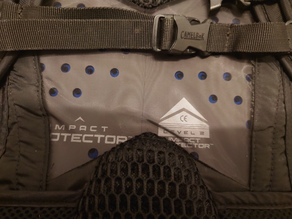 Plecak rowerowy z protektorem Camelbak K.U.D.U. 20