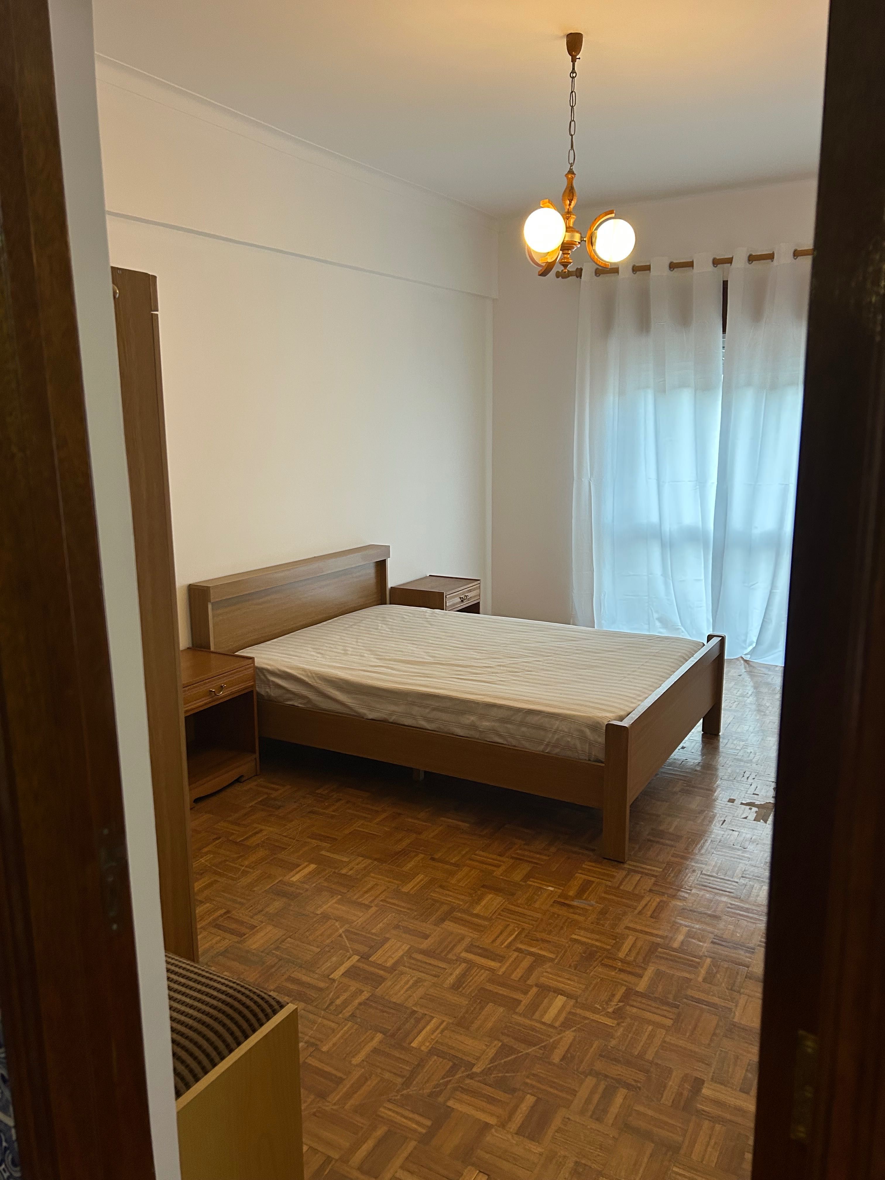 Aluga-se Quarto Centro da Cidade