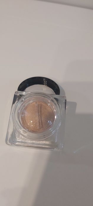 Shiseido rozświetlacz do twarzy i oczu 02 solar