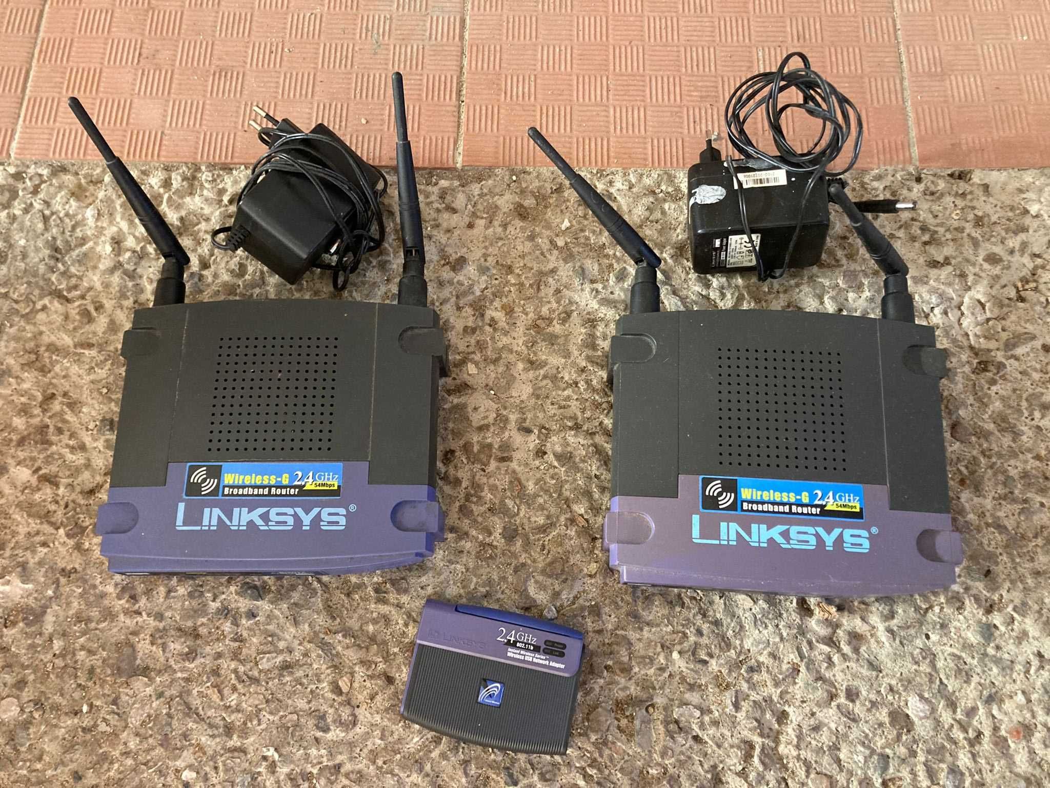 Dois Router wifi linksys wrt54g e um adaptador wifi - usado
