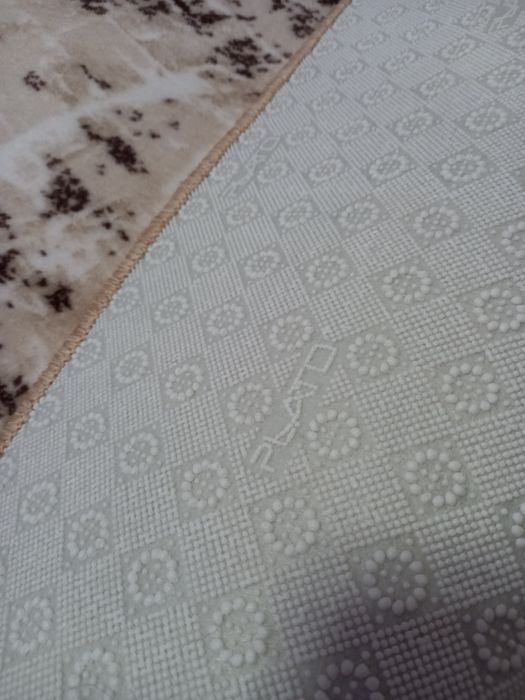 Продам ковровую дорожку на резиновой основе