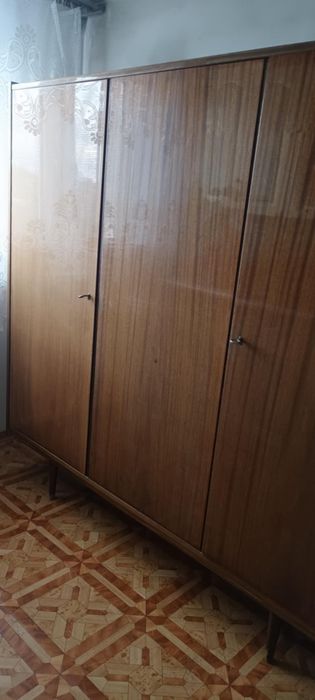 Sprzedam starą dużą szafę