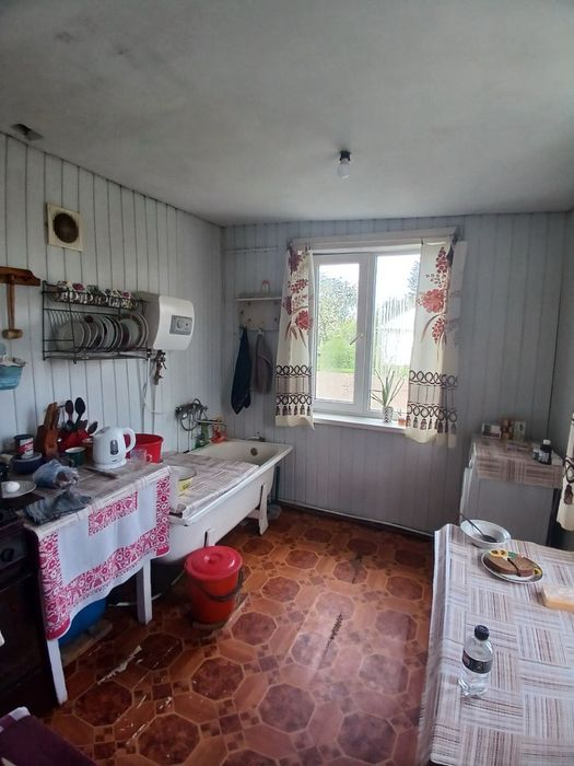 Продаж будинку в центрі села