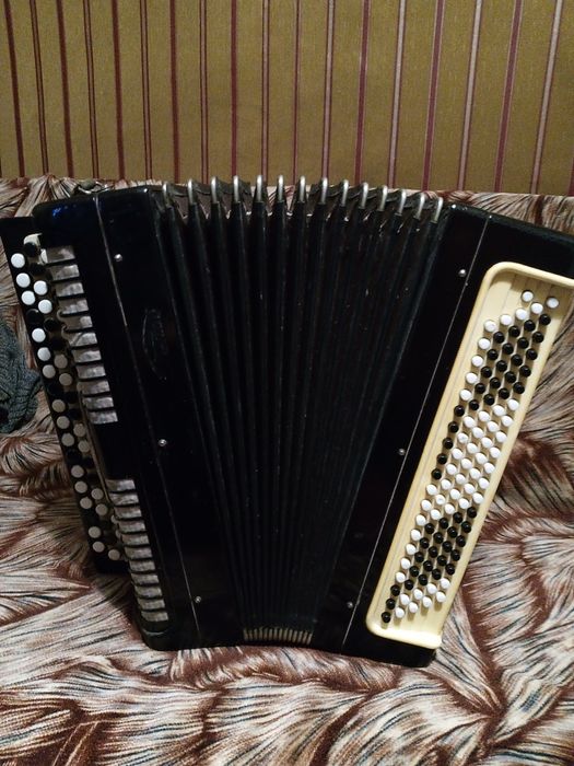 Продам тульські баяни.