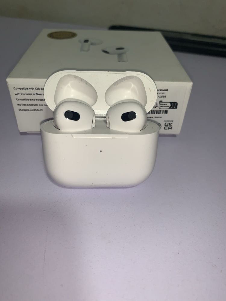 Продам навушники airpods 3