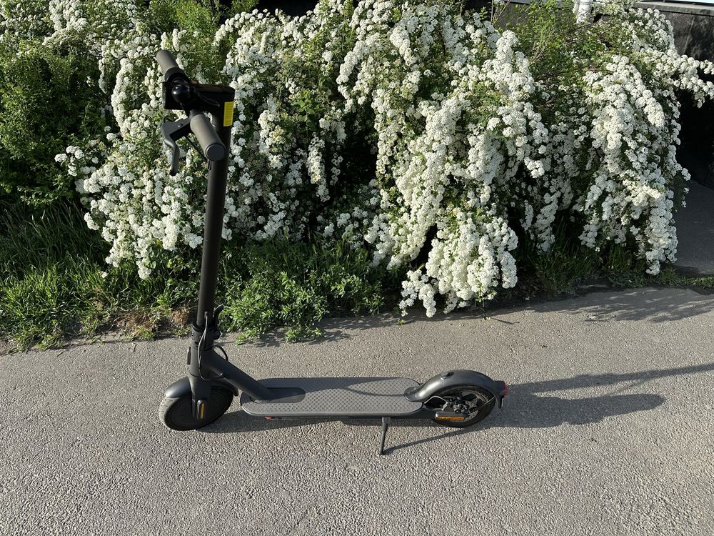 Xiaomi Mi Electric Scooter Essential Black. Состояние супер!