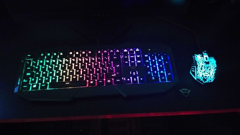 Conjunto Gaming Teclado, Rato, Tapete e Headphones