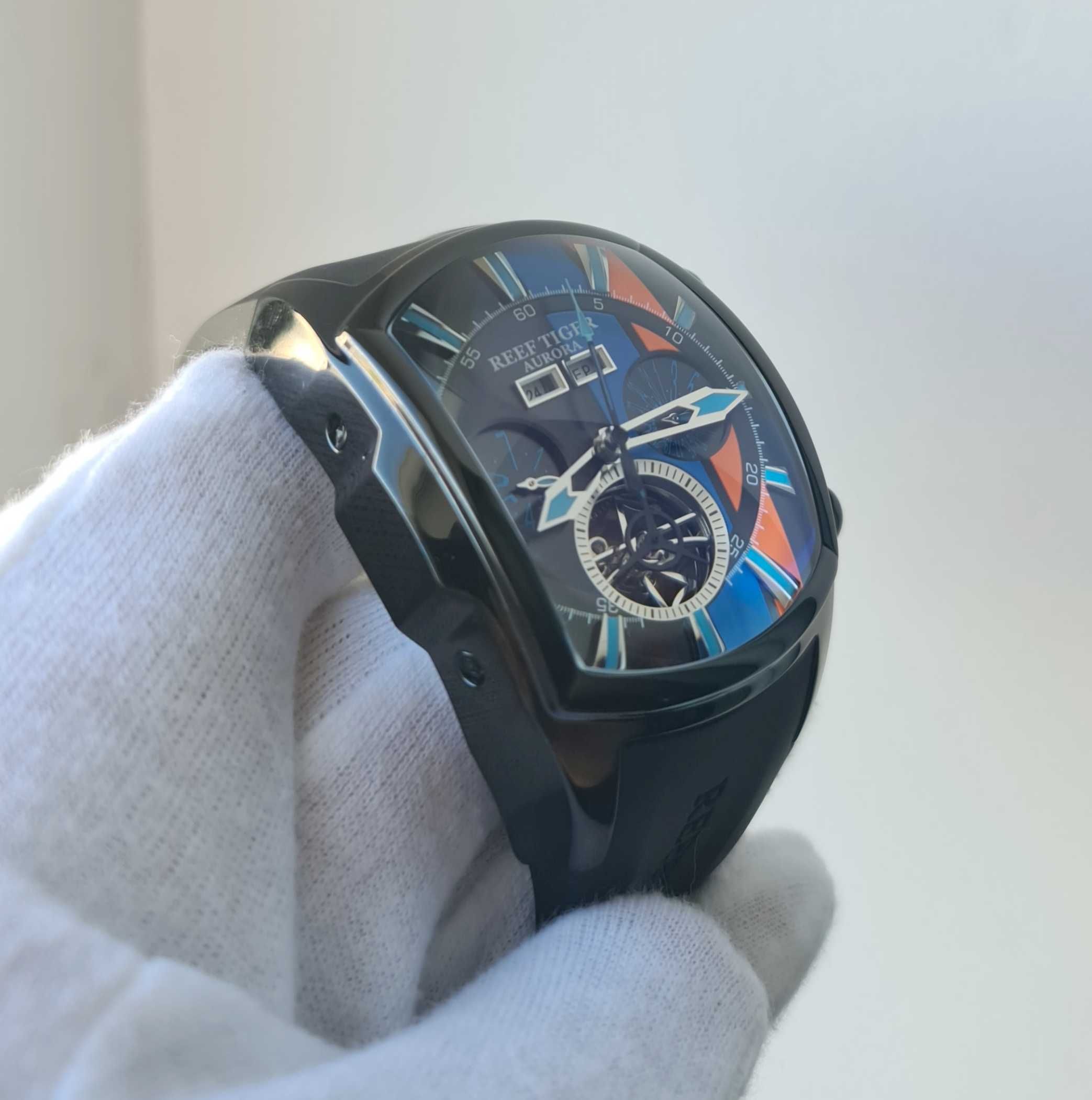 Чоловічий годинник Reef Tiger Aurora Tank 2 Black Automatic 100m Крупн