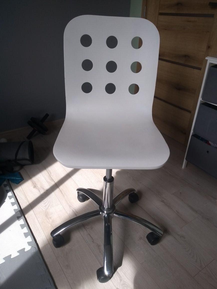 Obrotowe krzesło biurowe dla dziecka
