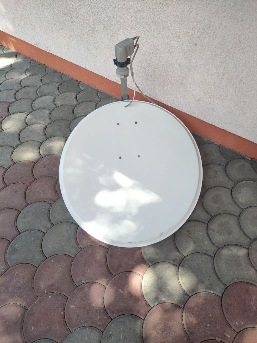 Antena satelitarna