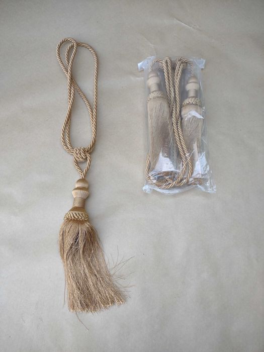 Chwosty do zasłon kpl. 2 szt. nowe.