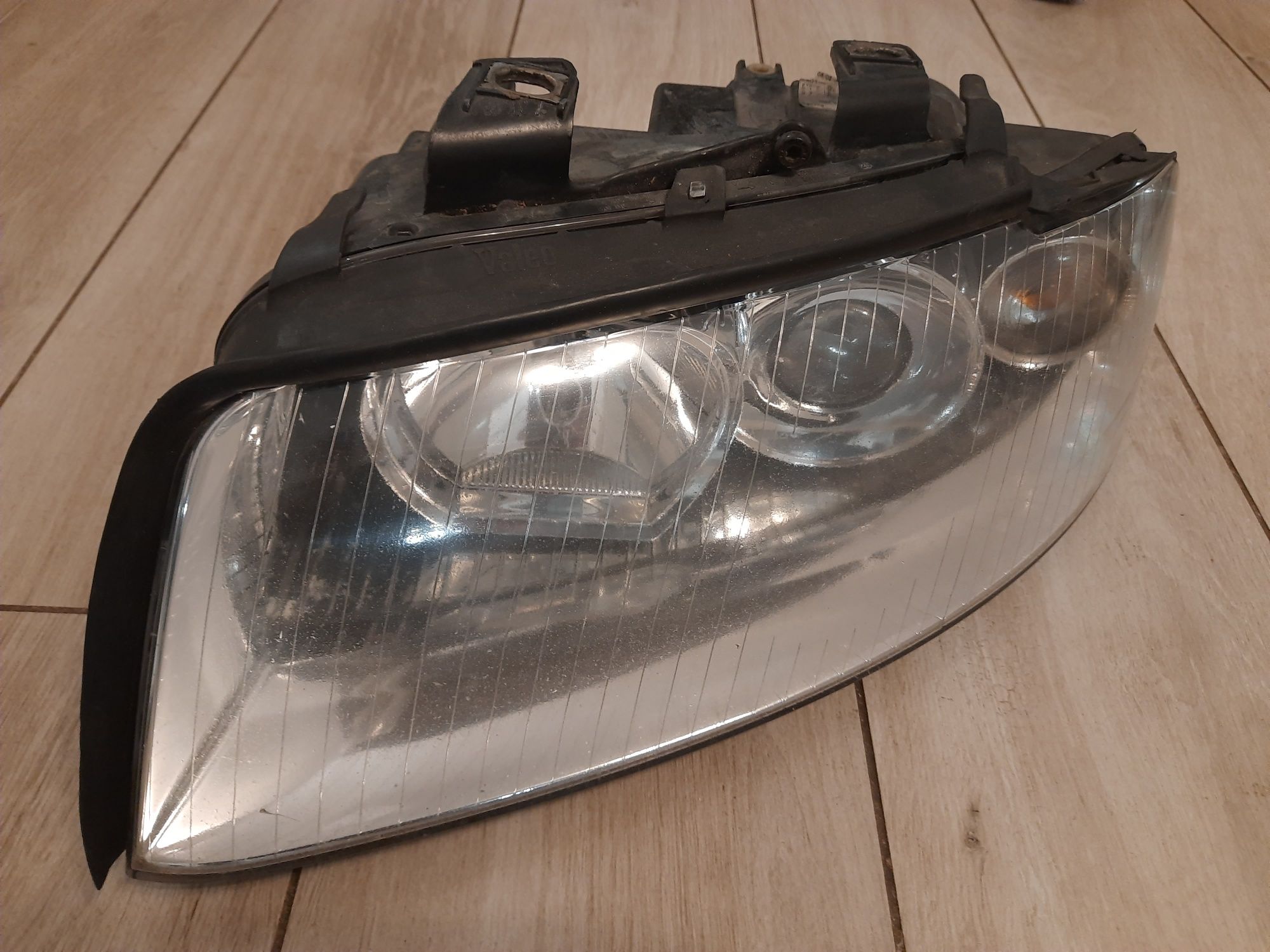 Lampa Reflektor xenon Audi A4B6