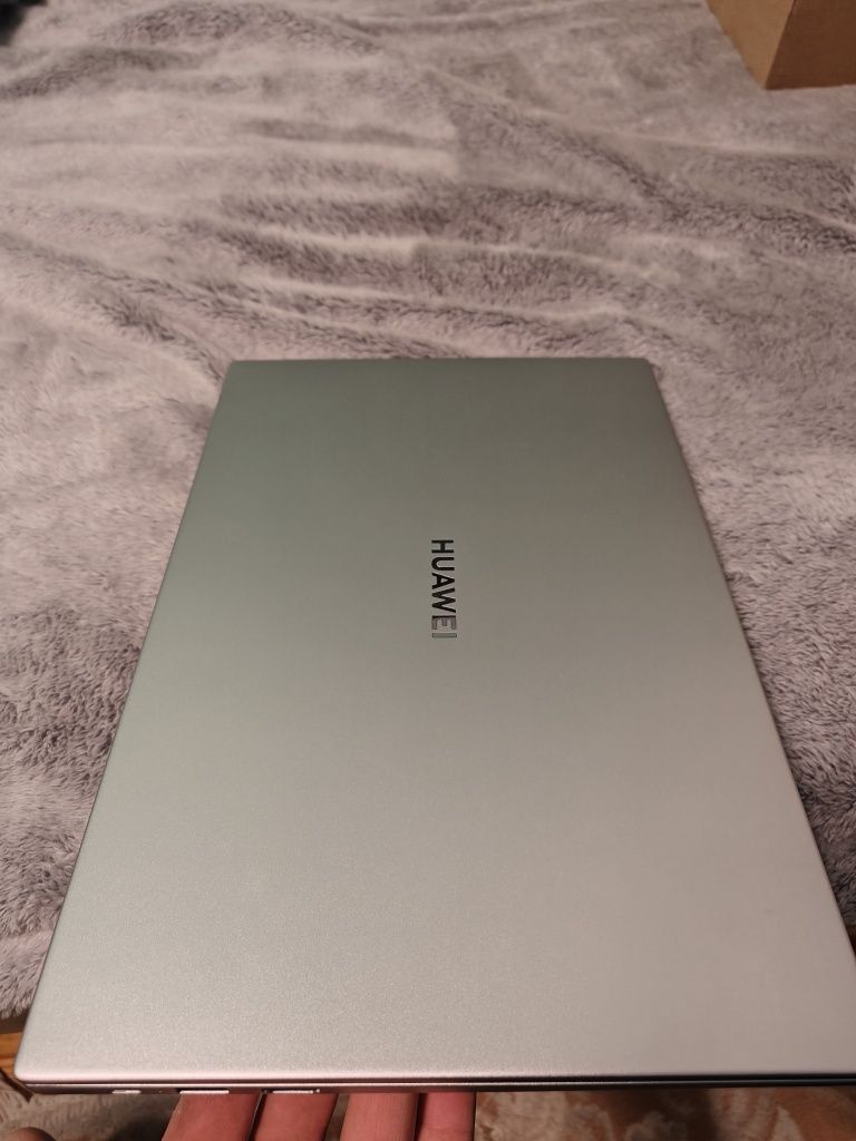 Laptop huawei matebook d14  r5 3500 8gb 512 -prawie nówka