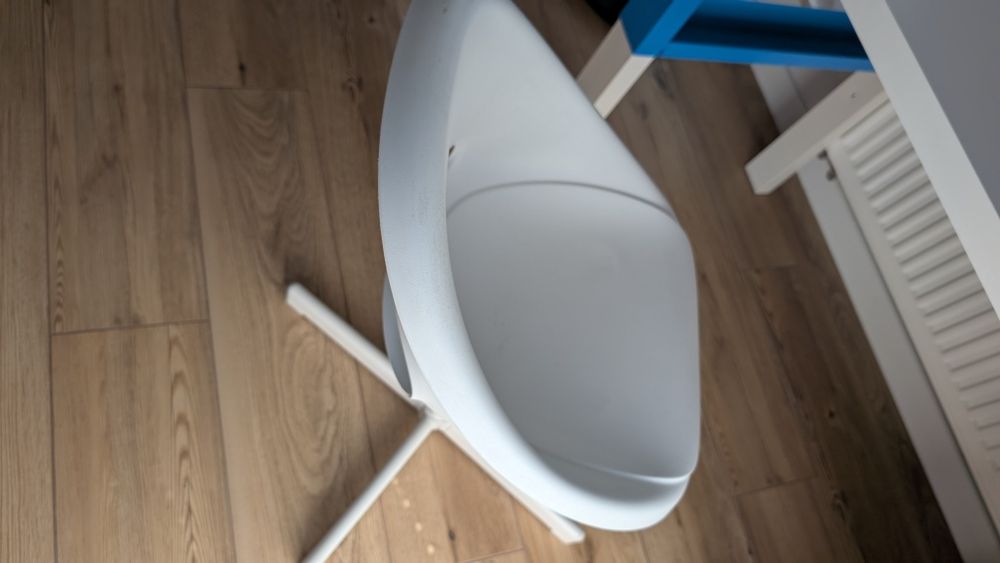 Biurko ikea - regulowana wysokość 
Stan dobry uzywane okolo roku.
128