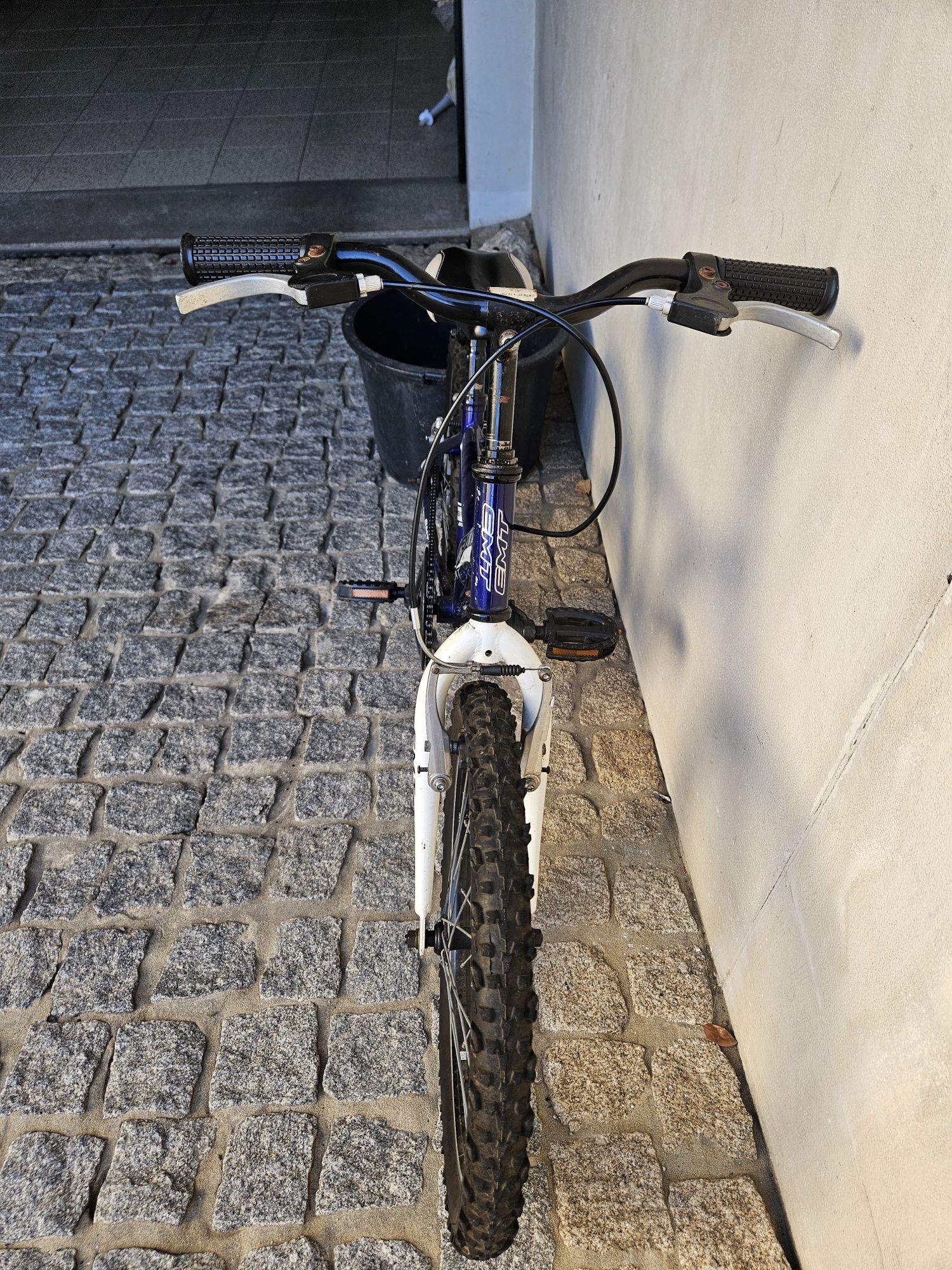 Bicicleta de transição em bom estado de.uso para criança até 10 anos