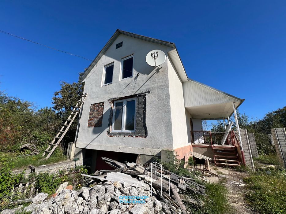 Продам дачний будинок поруч з містом!