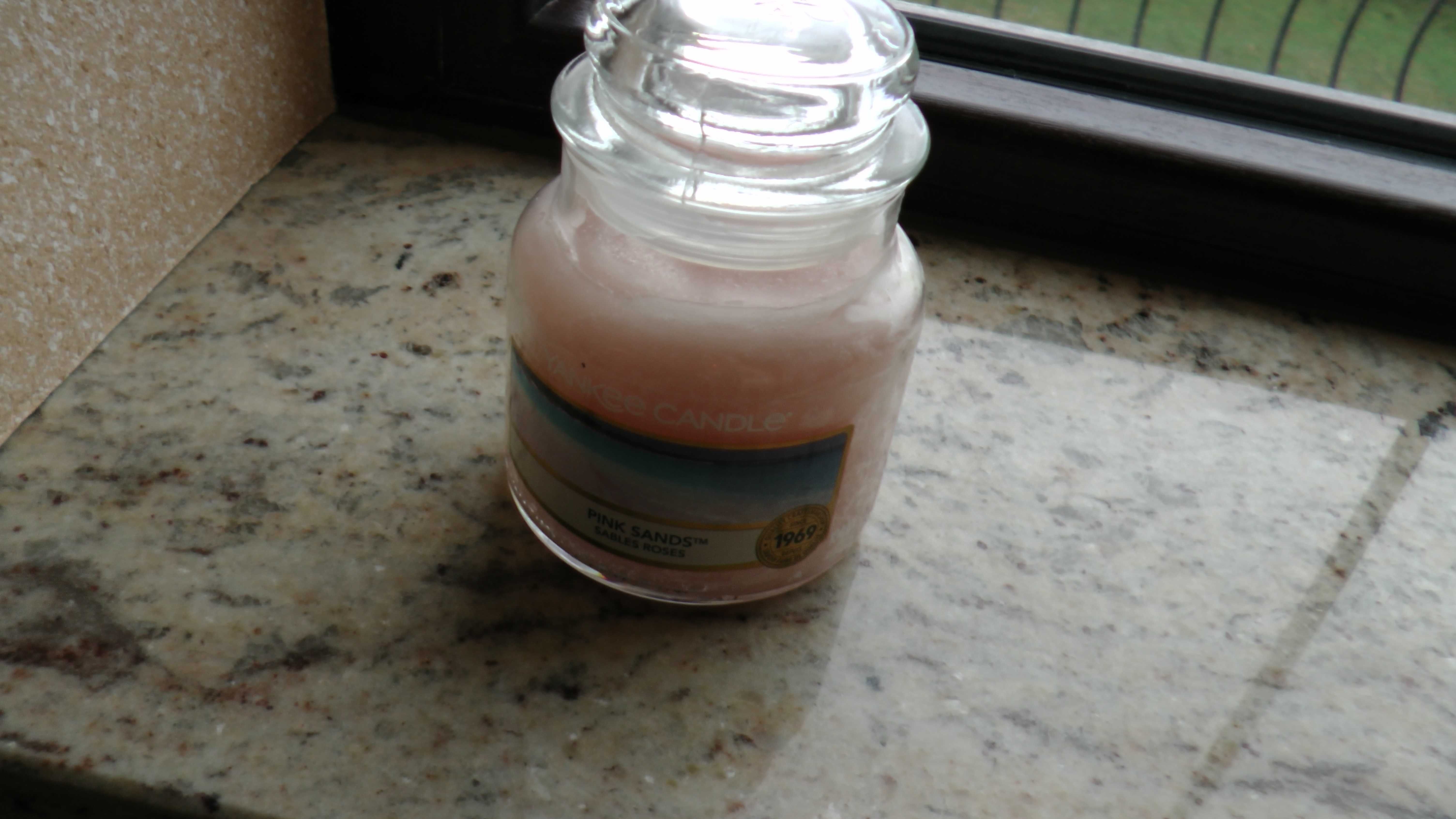 Yankee Candle Pink Sands 104g Świeca zapachowa w słoiku