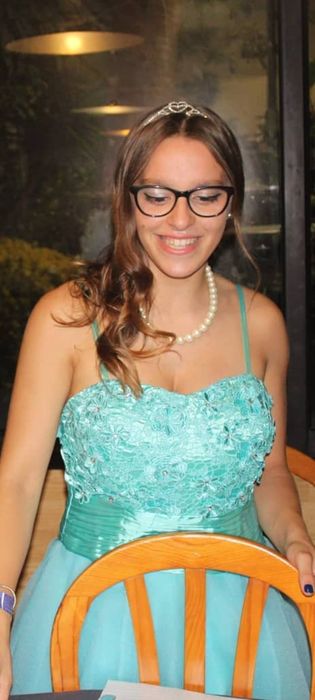 Vestido de gala usado uma vez lindo e tem véu