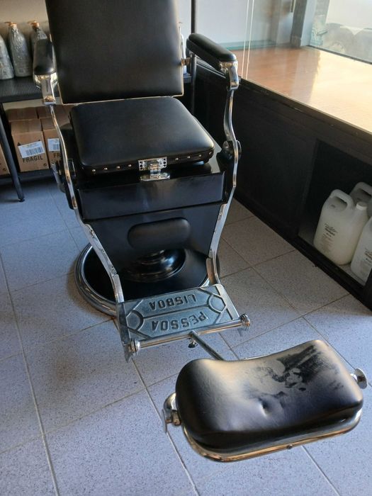 Cadeira de Barbeiro “Pessoa Lisboa” - Completamente Restaurada