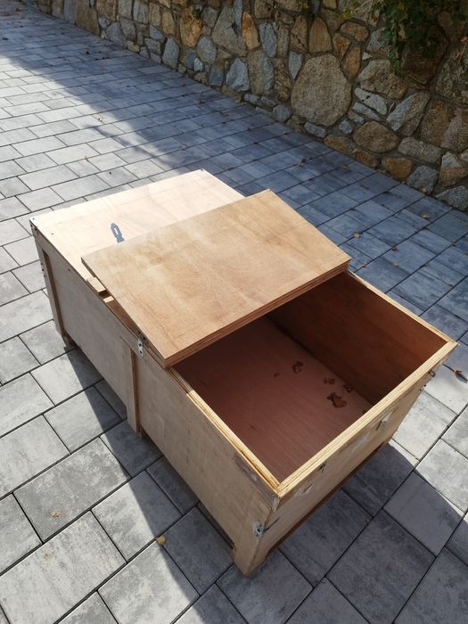 Skrzynia transportowa zamykana