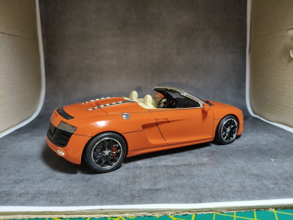 Złom modelarski Audi R8 cabrio Revell