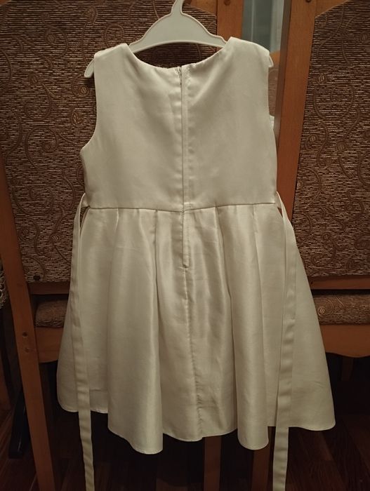 Нарядне біле платічко для дівчинки