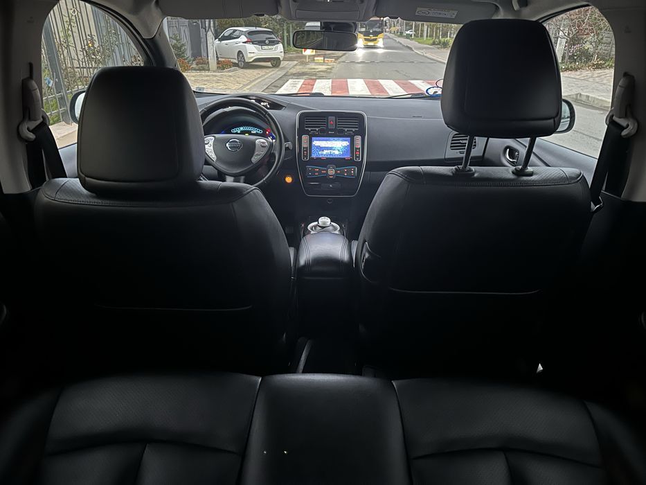 Продам Nissan Leaf