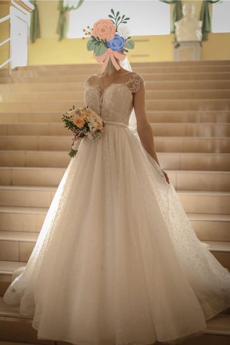 Весільна сукня з поясом