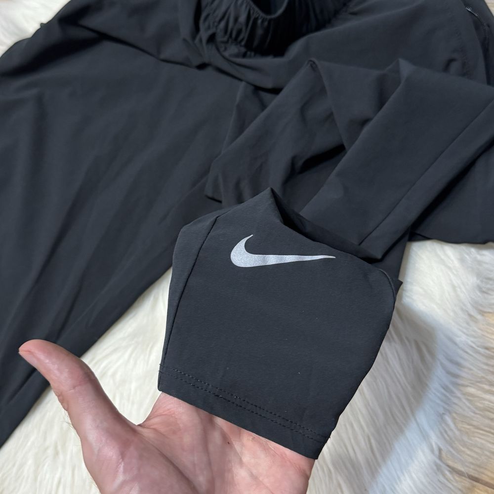 Легкі жіночі нейлонові спортивні штани nike xs оригінал
