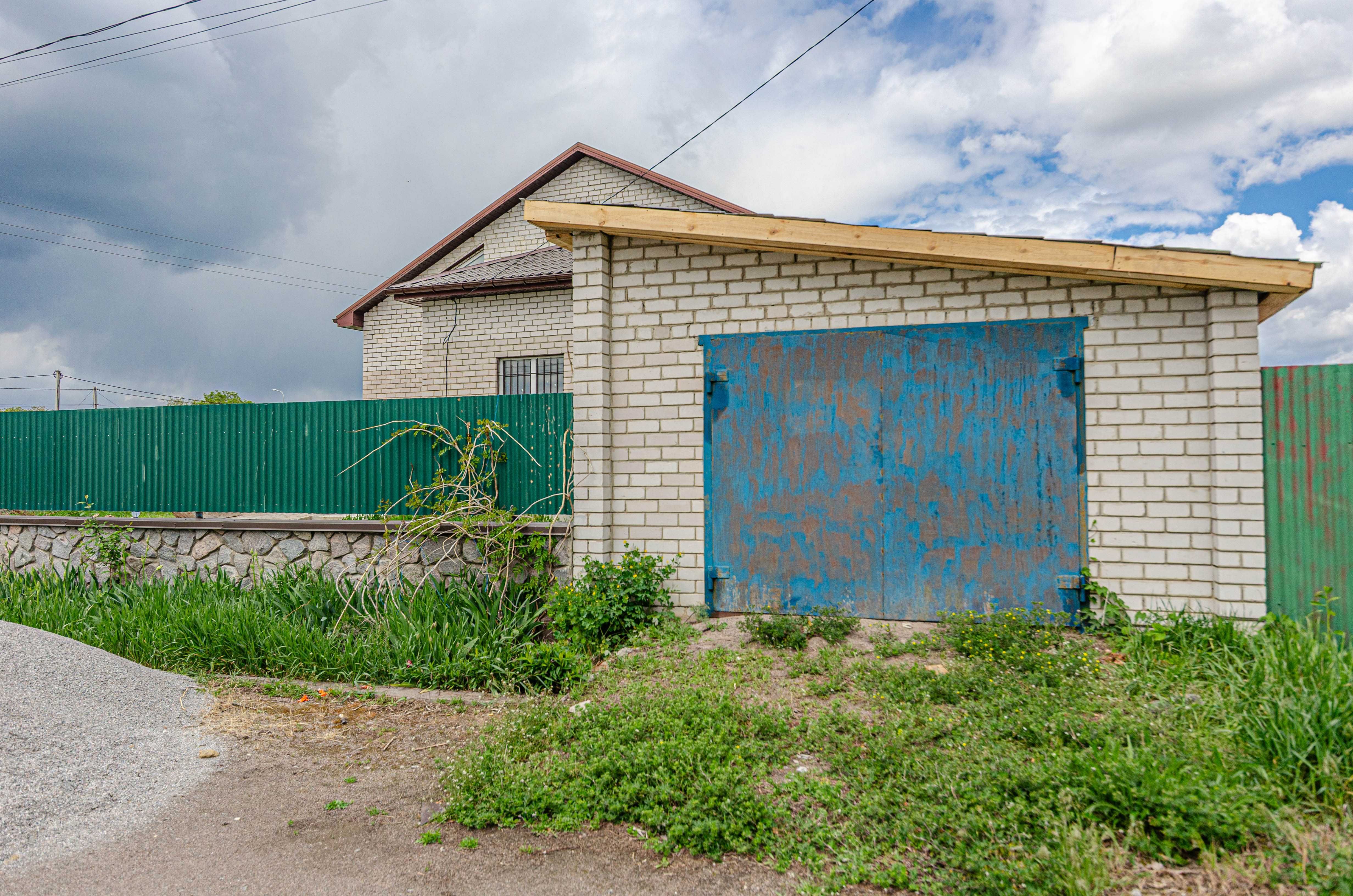 Продається новий, затишний будинок в Розсошенцях!