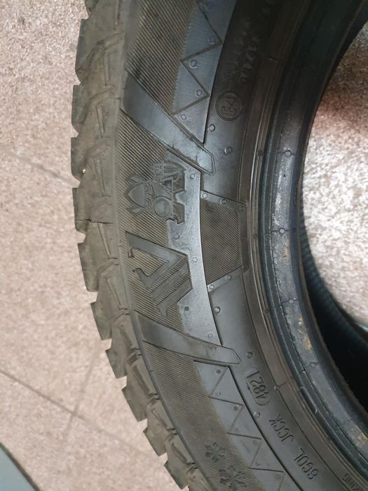 Komplet opon zimowych  215/65 R16C
