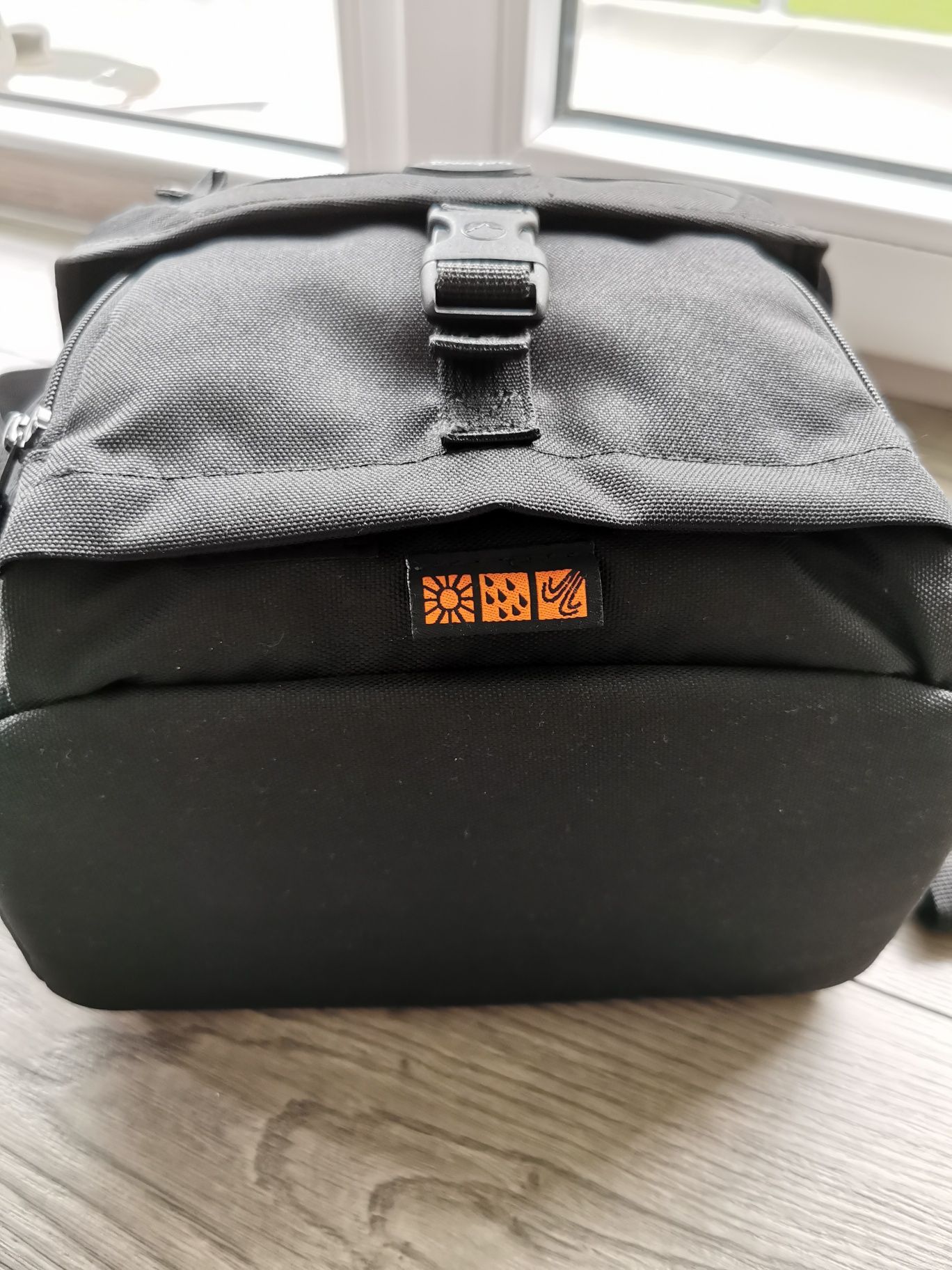 Torba Lowepro Nova 170 AW black
