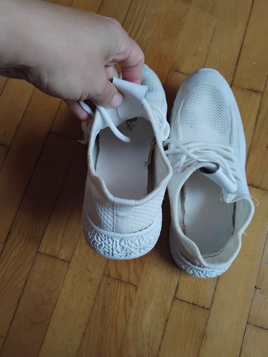 Красовки білі 39 р.