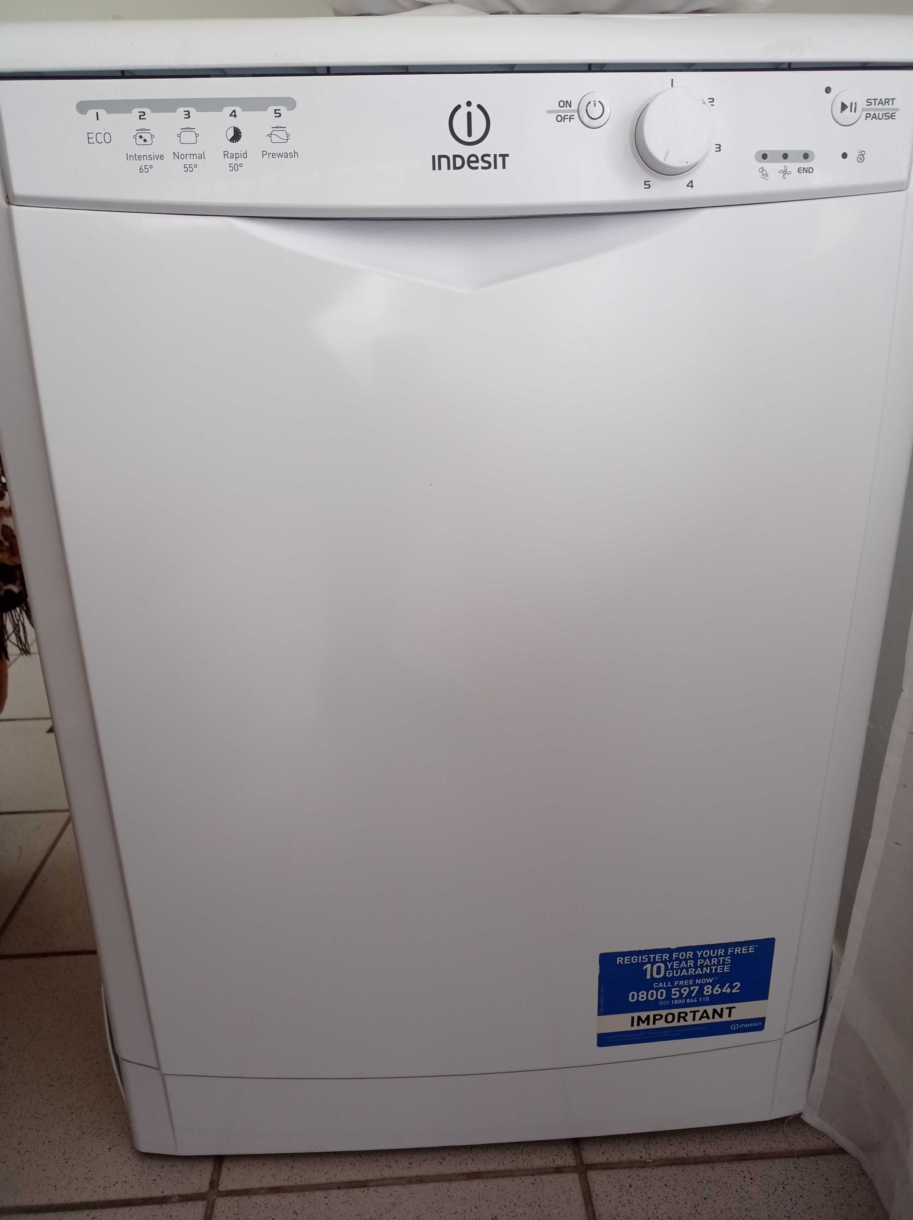 Посудомийна машина Indesit 4999грн.