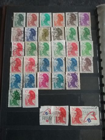 Selos de várias coleções vendidos à unid. de França