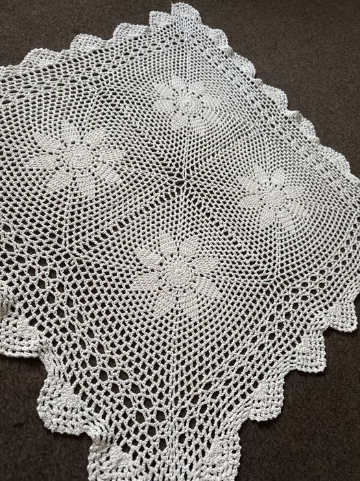 Obrus szydełkowy rękodzieło do kolekcji