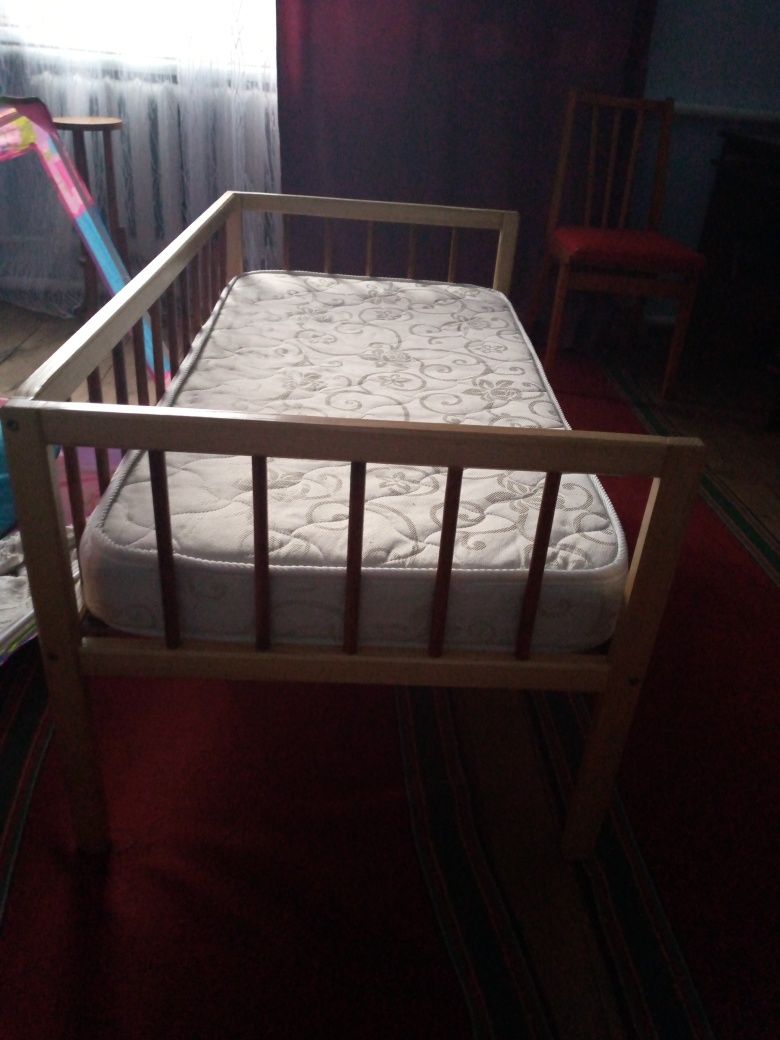 Дитяче ліжечко з новим матрацом розмір 120*60