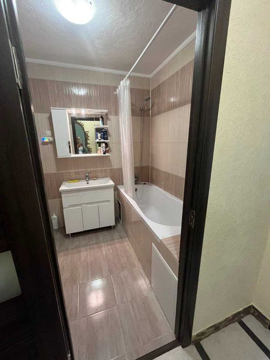 Продається 2 к квартира на вул.Келецька 3449