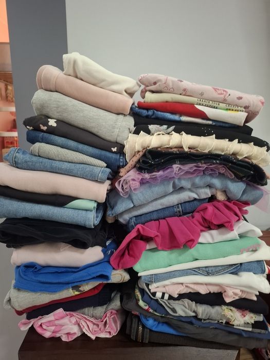 Zestaw ubran dla dziewczynki 122/146